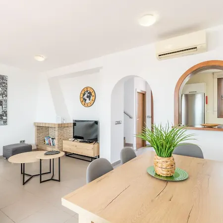 Mirador De Bassetes 14 - Grupo Turis カルプ